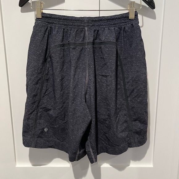 Lululemon Assert Short 9" Gas Station Deep Coal Black- Men's Small - Picture 4 of 4